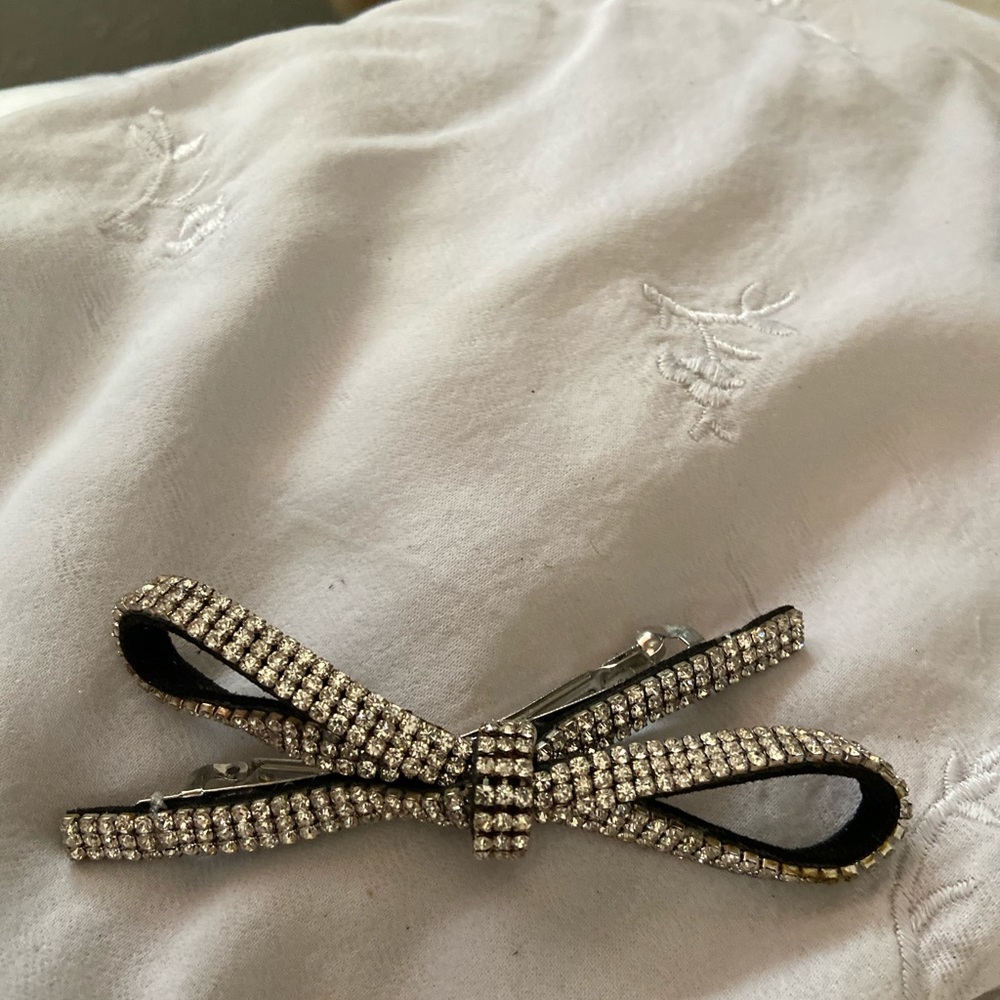 Pretty little 4” rhinestone bow hair clip